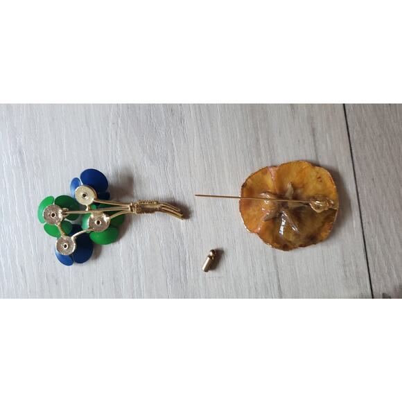 VTG Brooch Lot 4pc Enamel Floral Angel Stick Pins Gold Tone Jewelry - Picture 4 of 7